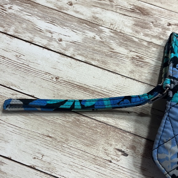 Vera Bradley Camofloral Pattern Wristlet Clutch Wallet Blue Green Tropical - Picture 9 of 14
